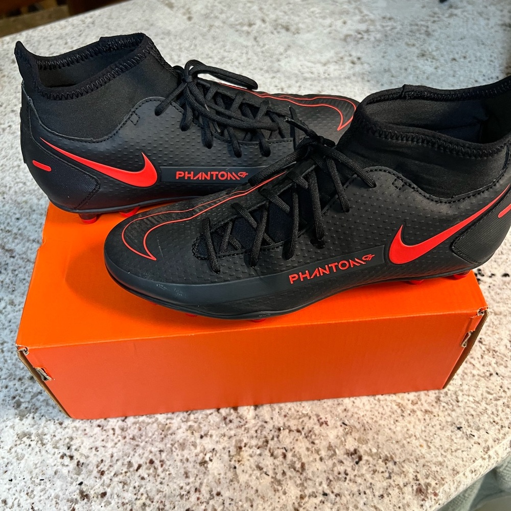 Phantom GT Club Dynamic Soccer Cleats